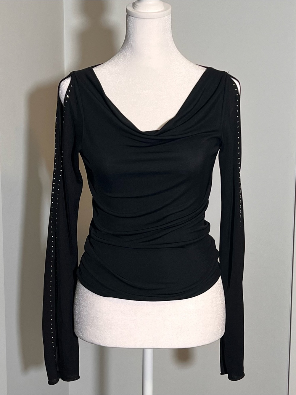 Y2K rave Black Cold-Shoulder Long Sleeve Top with Stud Trim